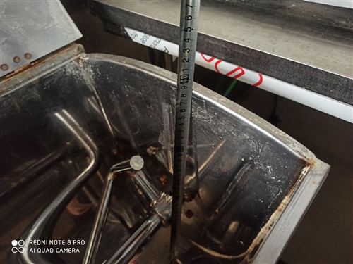 因本人生意不做了，现出售一台和面机，价格可议